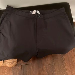 Vineyard vine performance shorts, size 38. Both in great condition 20$ for both